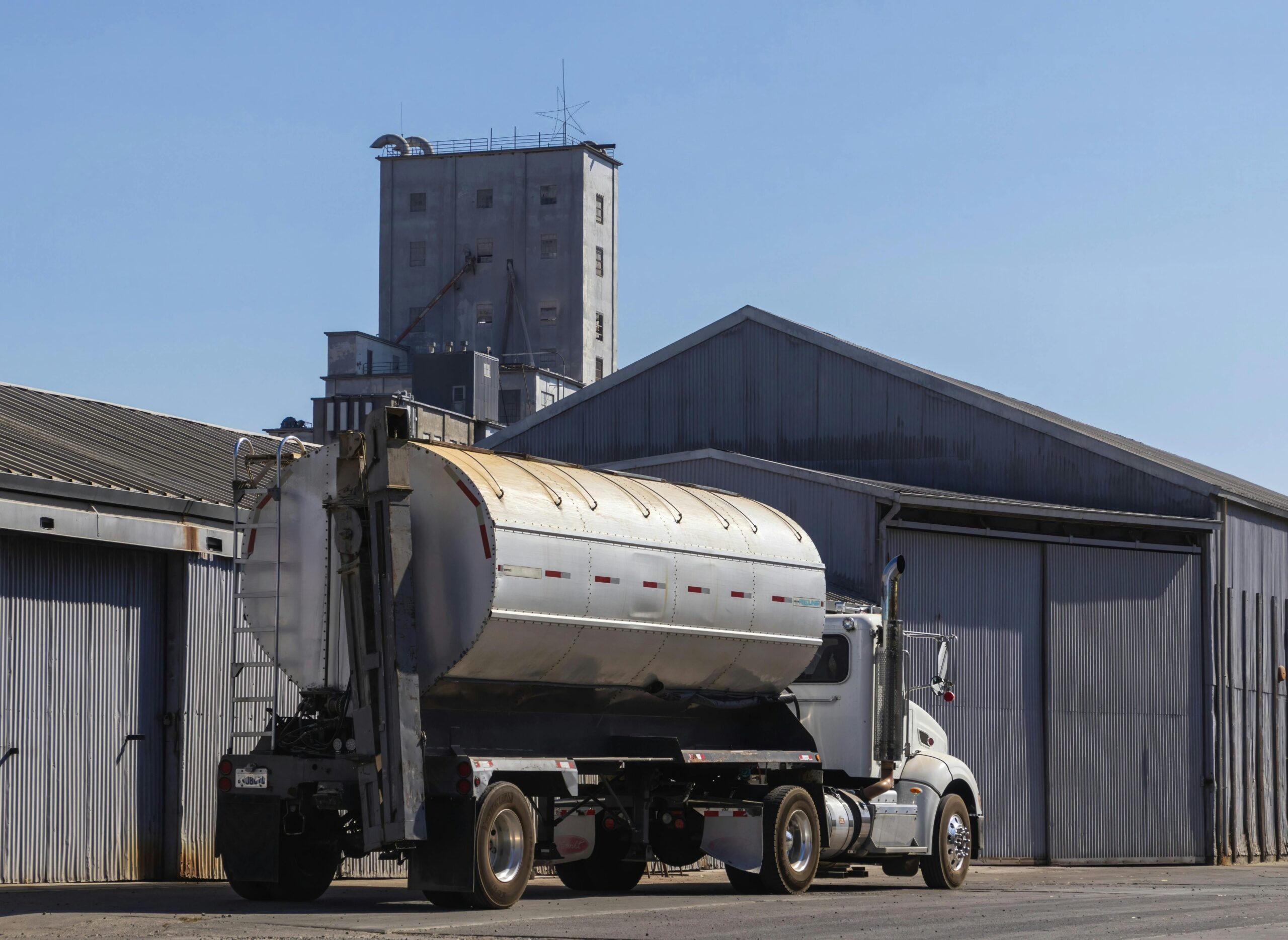 trucking image 2 warehouse tanker_compressed